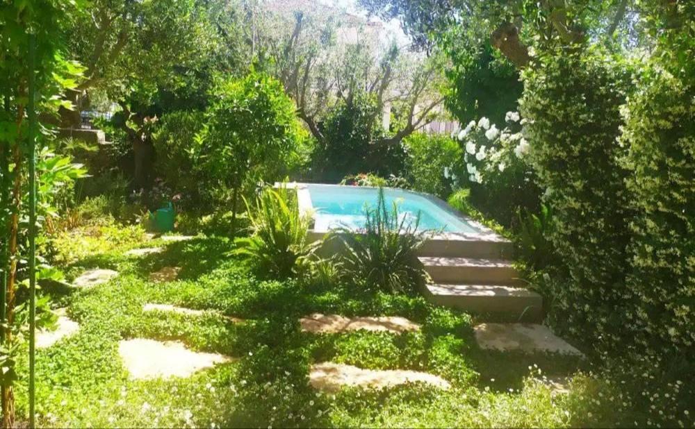 Olive Lemon Biophilic House & Lush Forest Garden *